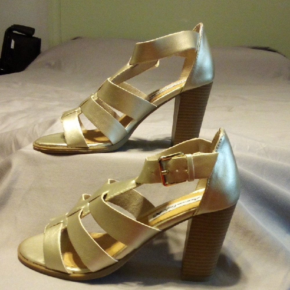 American Eagle Outfitters Light Gold Strappy Heels Size 9W